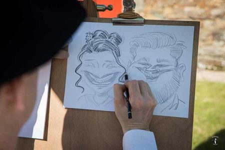 Caricaturiste à l'oeuvre